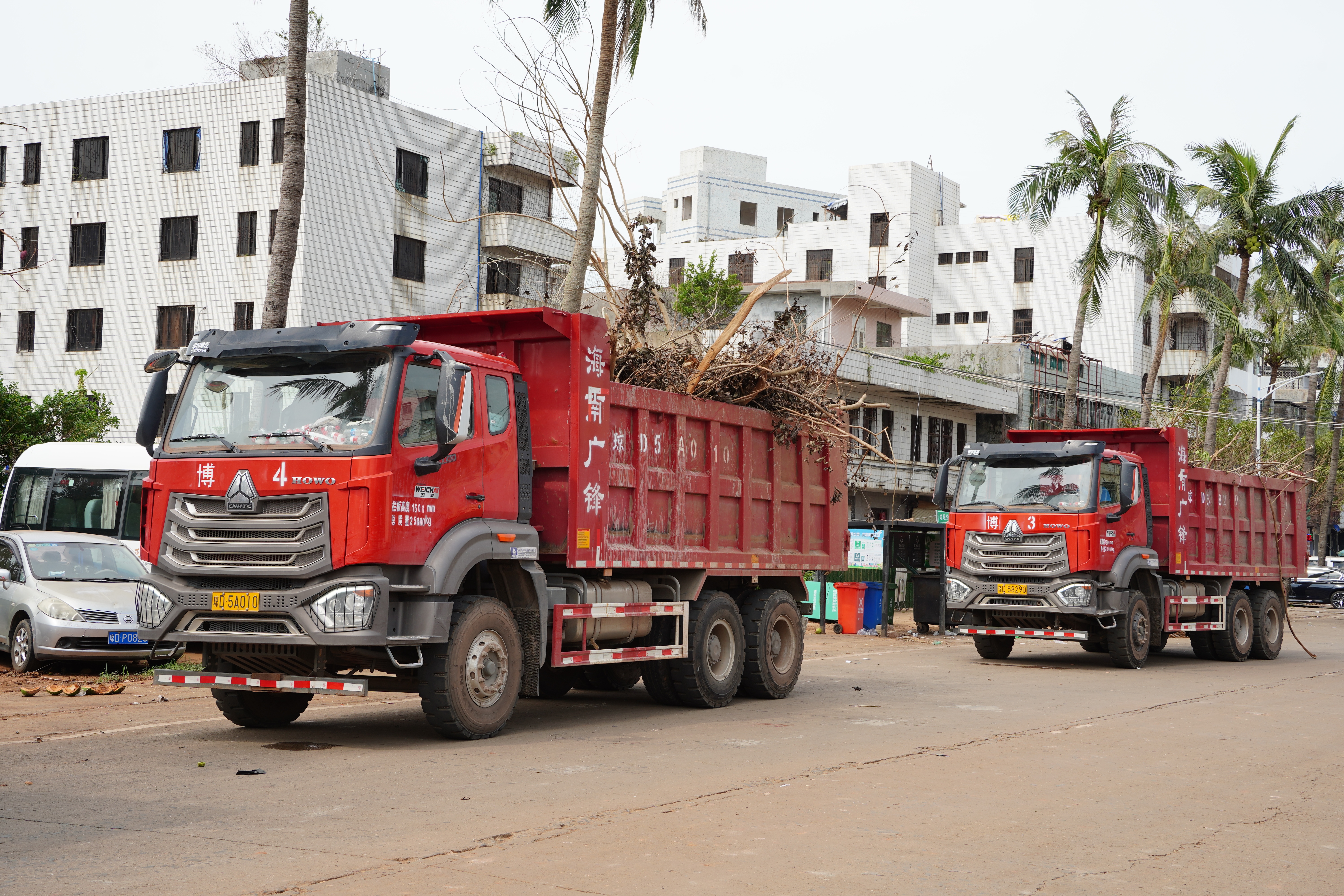 攜手克時艱 海南礦業(yè)積極支援?？谇逭瞎ぷ? class=