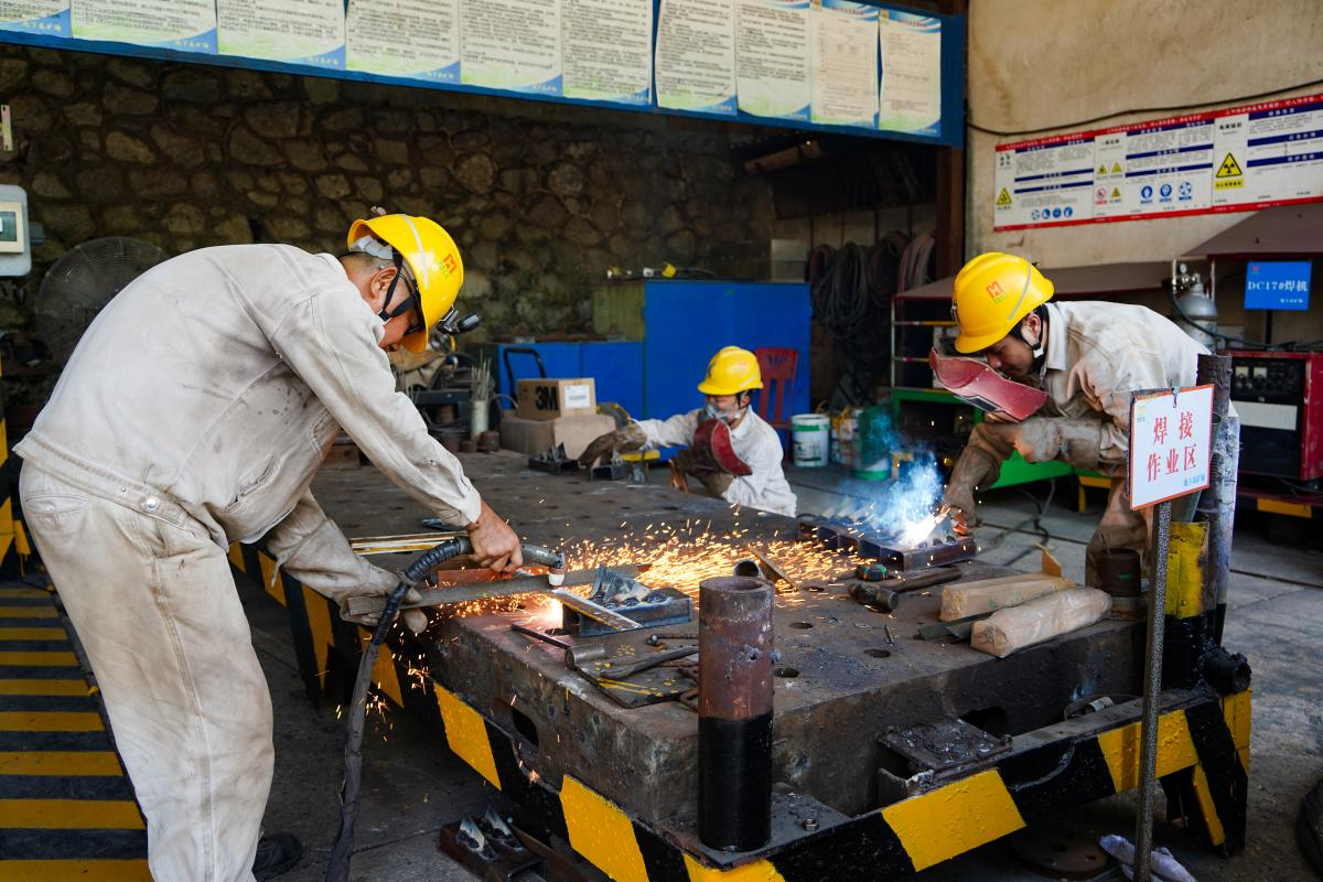 國慶節(jié) | 愛崗敬業(yè) 海礦人用實(shí)干擔(dān)當(dāng)向祖國告白