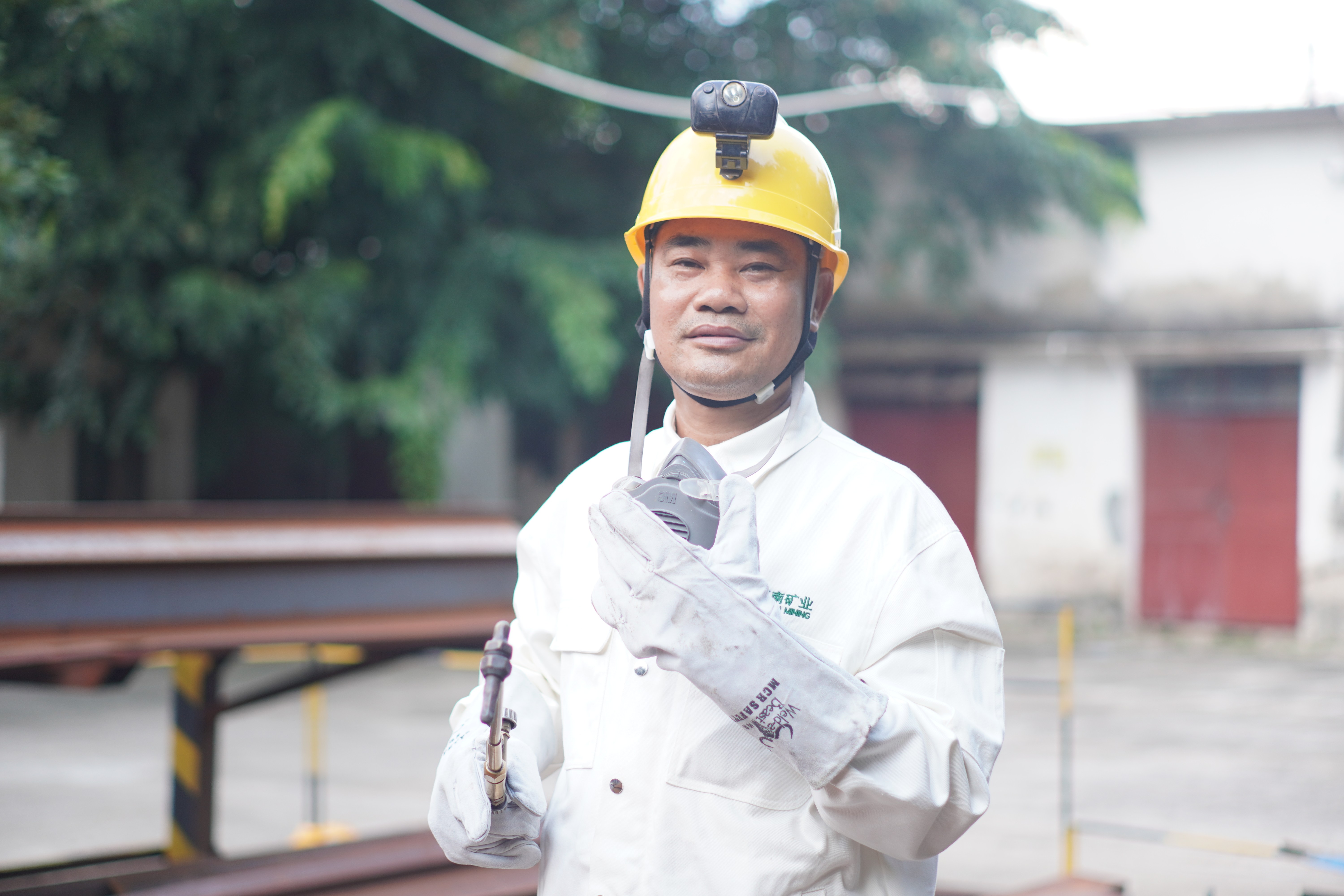 全國(guó)表彰！海南礦業(yè)員工李勇榮膺全國(guó)勞動(dòng)模范